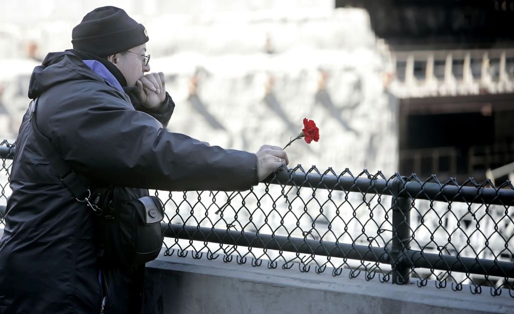 Un homme qui pleure un deuil. | Photo : Getty Images