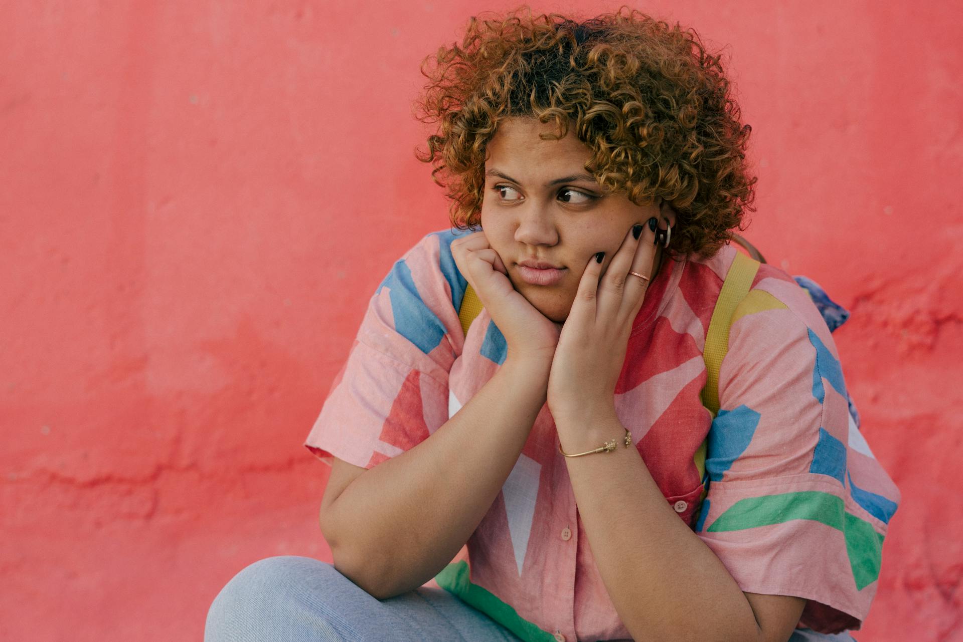 A young woman looking despondent | Source: Pexels