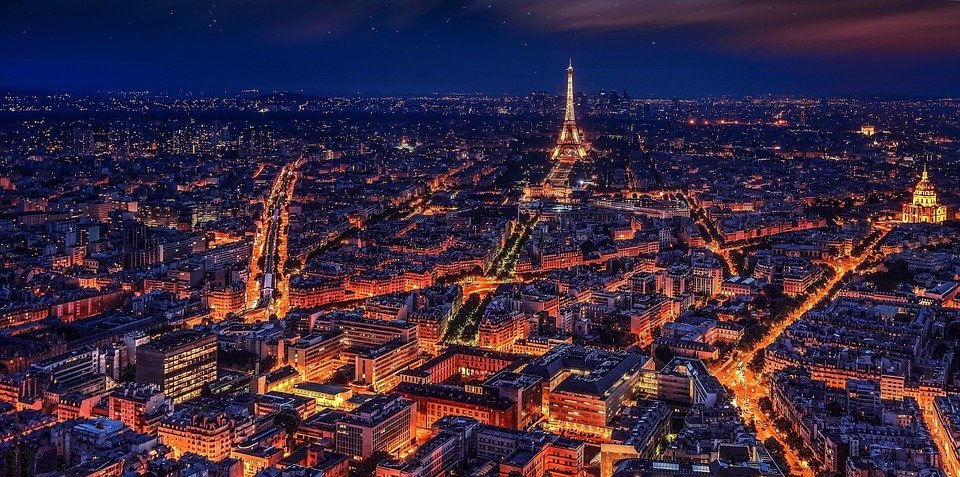 Paris by night / Source : Pixabay
