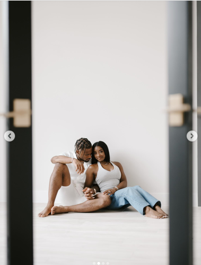 Simone Biles and Jonathan Owens are seated on the floor against a plain white wall, from a post dated September 19, 2025 | Source: Instagram/simonebiles