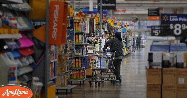 OP goes shopping in Walmart | Photo: Shutterstock