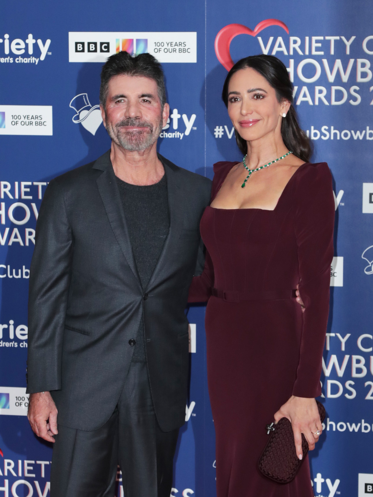 Simon Cowell y Lauren Silverman en los Variety Club Showbusiness Awards en 2022 en Londres. | Foto: Getty Images