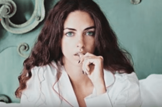 Beau gros plan de Rose Hanbury. | Youtube/Mega News Beau gros plan de Rose Hanbury. | Youtube/Mega News