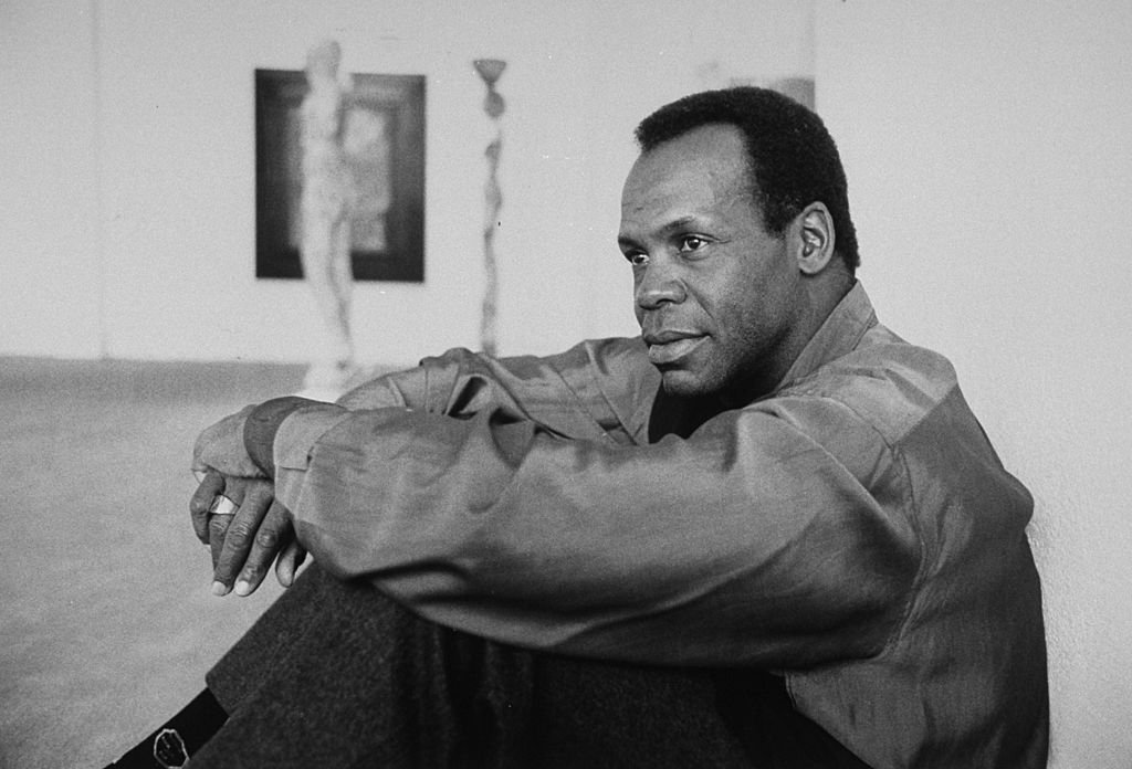Danny Glover at an art gallery on December 9, 1990. | Source: Kim Komenich/Getty Images