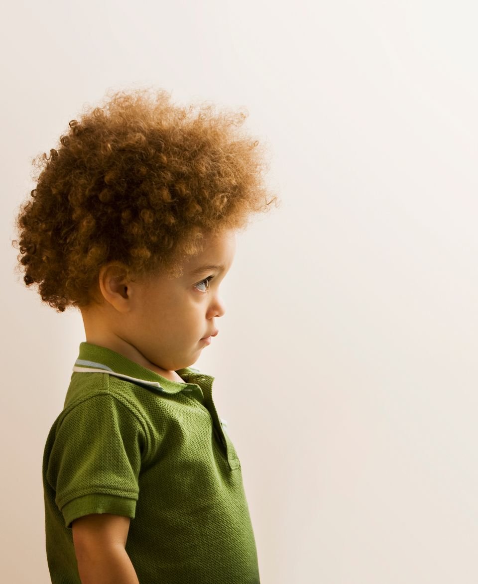 A little boy looking sideward. | Source: Shutterstock