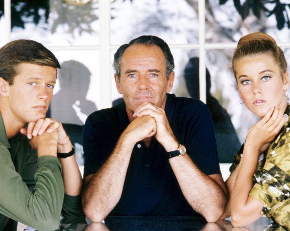 Henry Fonda, his son Peter Fonda and daughter Jane Fonda, circa 1963. | Photo: Getty Images.