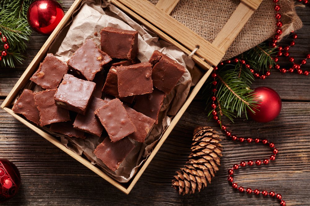 A photo of a  traditional  Christmas fudge in wooden box. | Photo: Shutterstock.