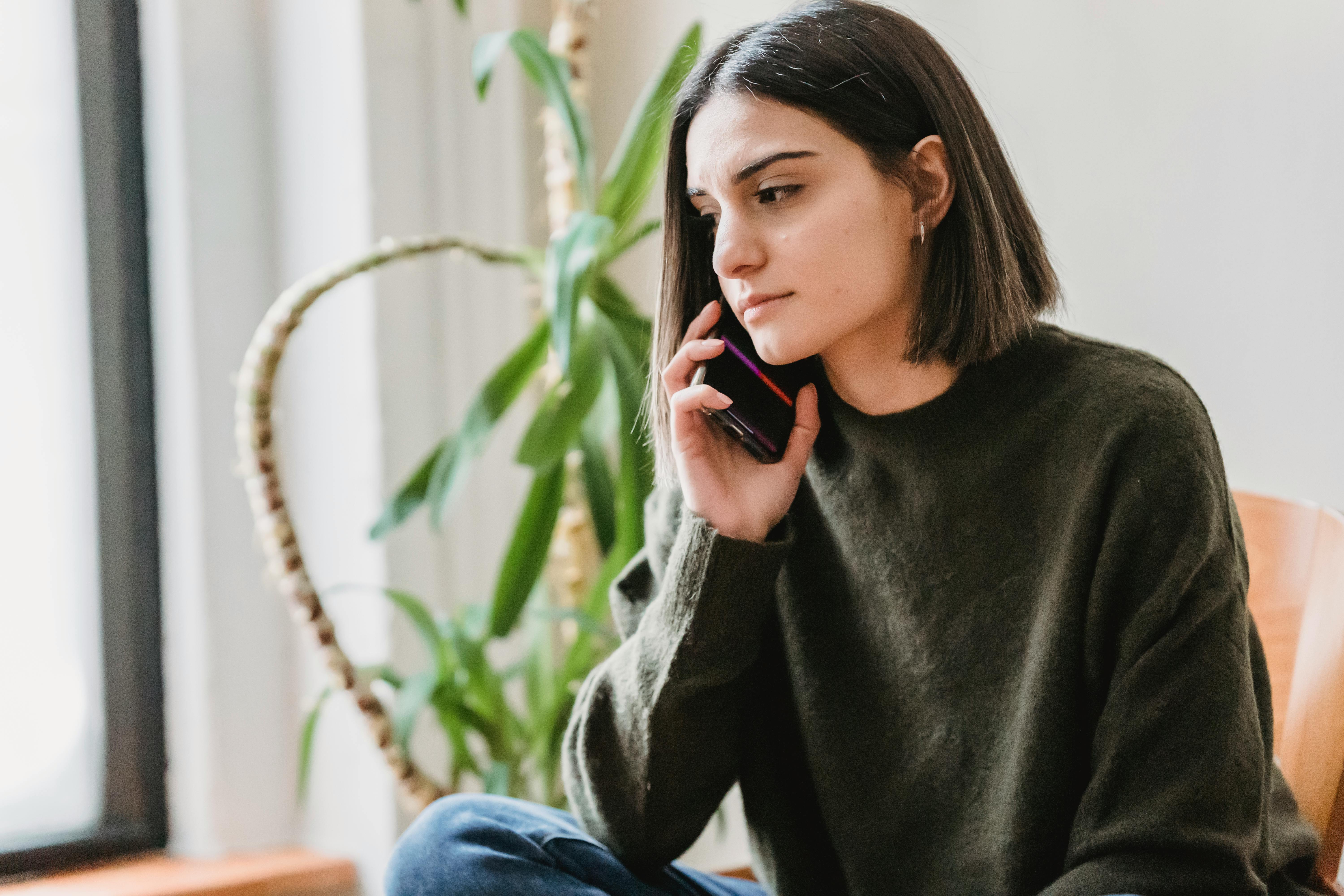 A stern-looking woman on her phone | Source: Pexels