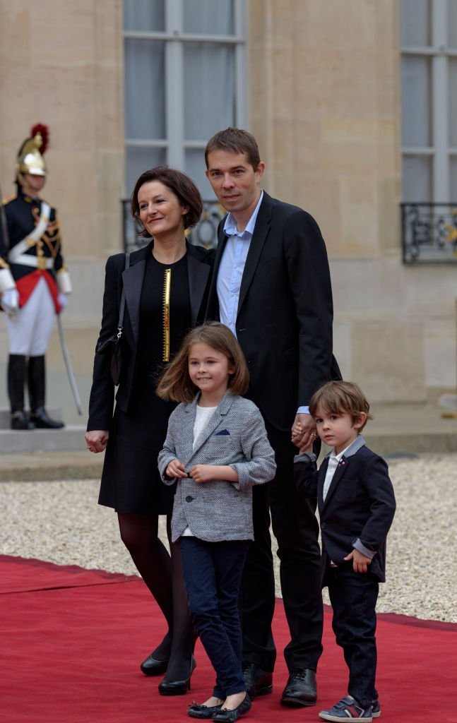 Christelle Auzière aux côtés de sa famille le 14 mai 2017 à Paris. l Source : Getty Images