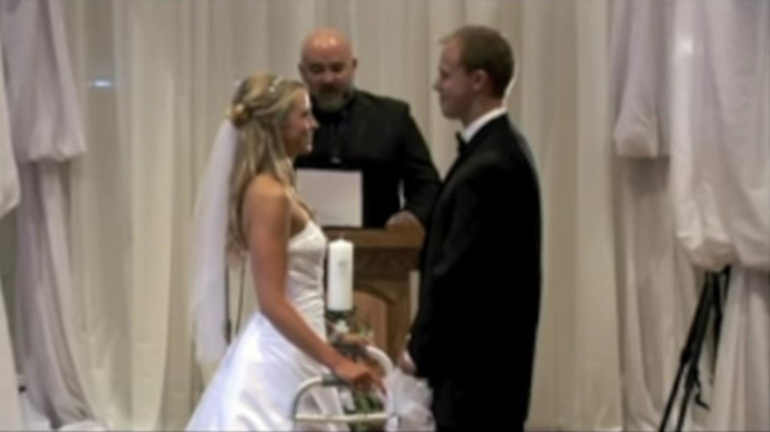 Jennifer Darmon and Mike Belawetz taking their wedding vows | Source: Youtube/ Rehab Institute 