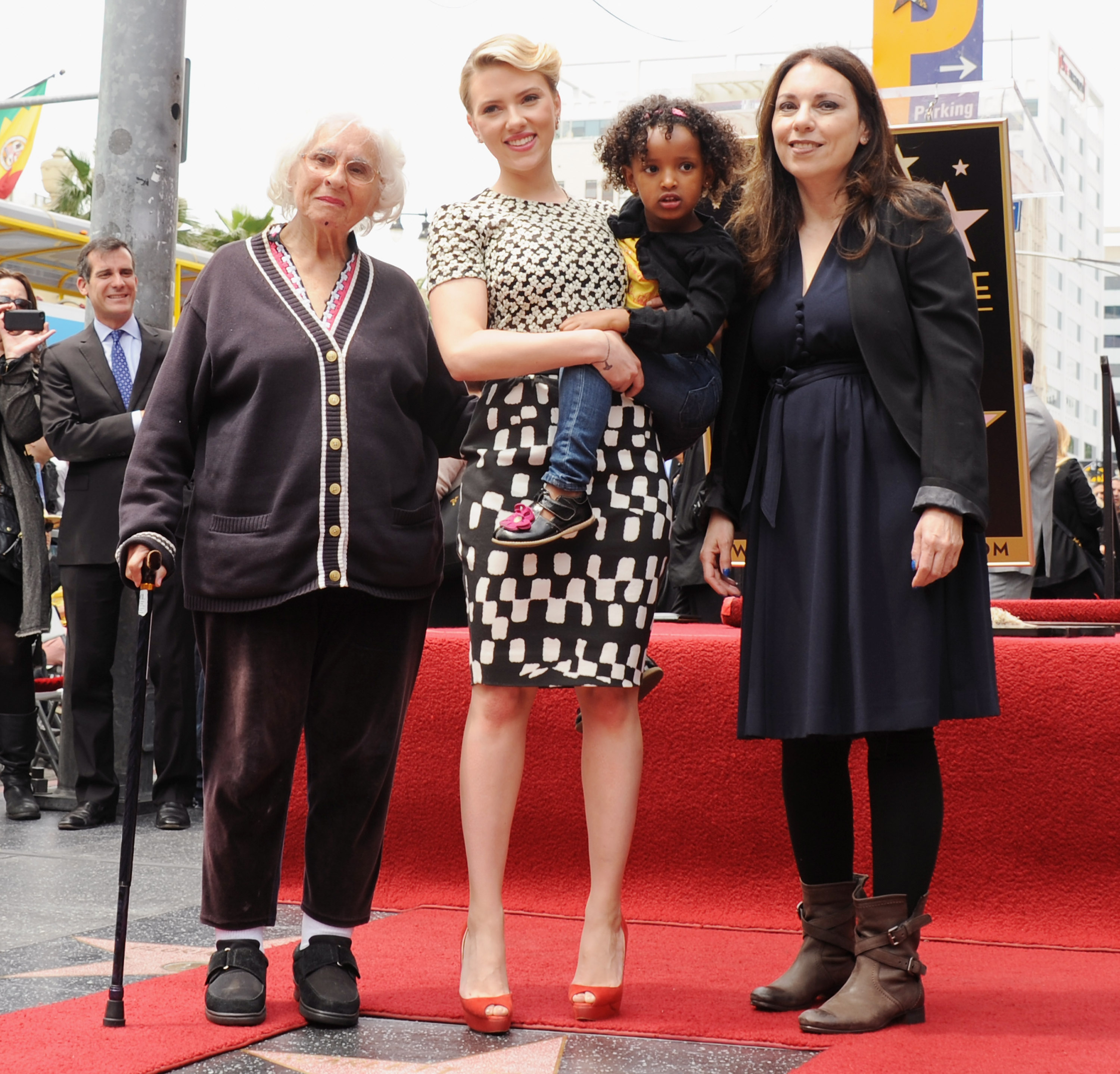 Scarlett Johansson (middle), grandmother, sister Fenan and mom Melanie Sloan during the ceremony honoring Scarlett Johansson with a star on the Hollywood Walk of Fame on May 2, 2012 in Hollywood, California. | Source: Getty Images