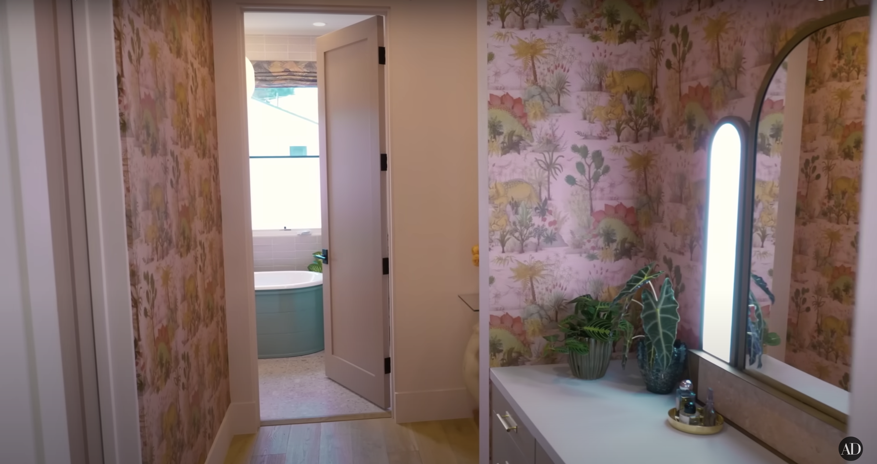 The vanity room in Bryce Howard Dallas and Seth Gabel's Los Angeles Home | Source: https://www.youtube.com/@Archdigest