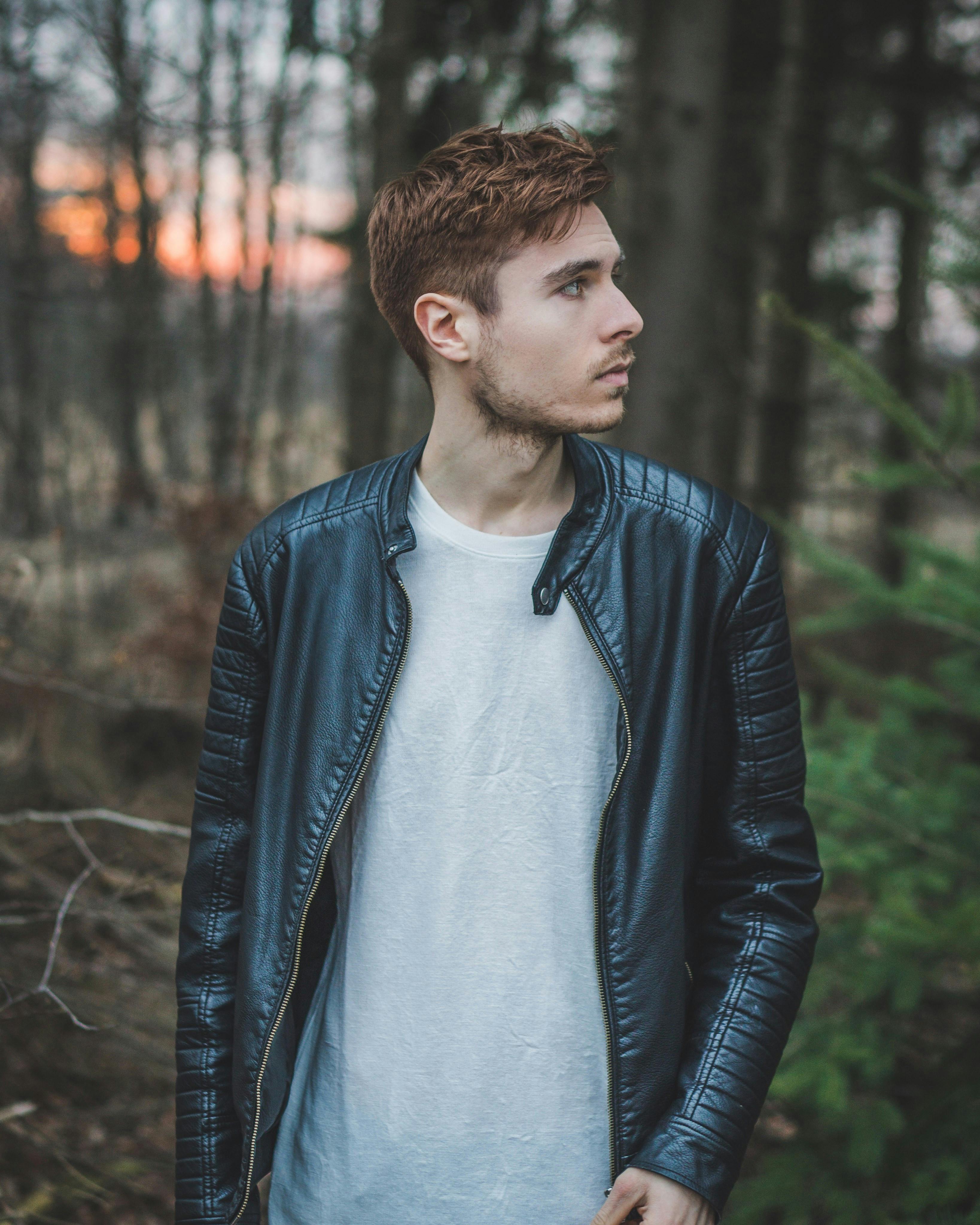 A bewildered young man | Source: Pexels