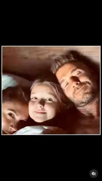 Victoria, Harper and David Beckham posing for a pitcure, posted on July 10, 2024 | Source: Instagram/victoriabeckham