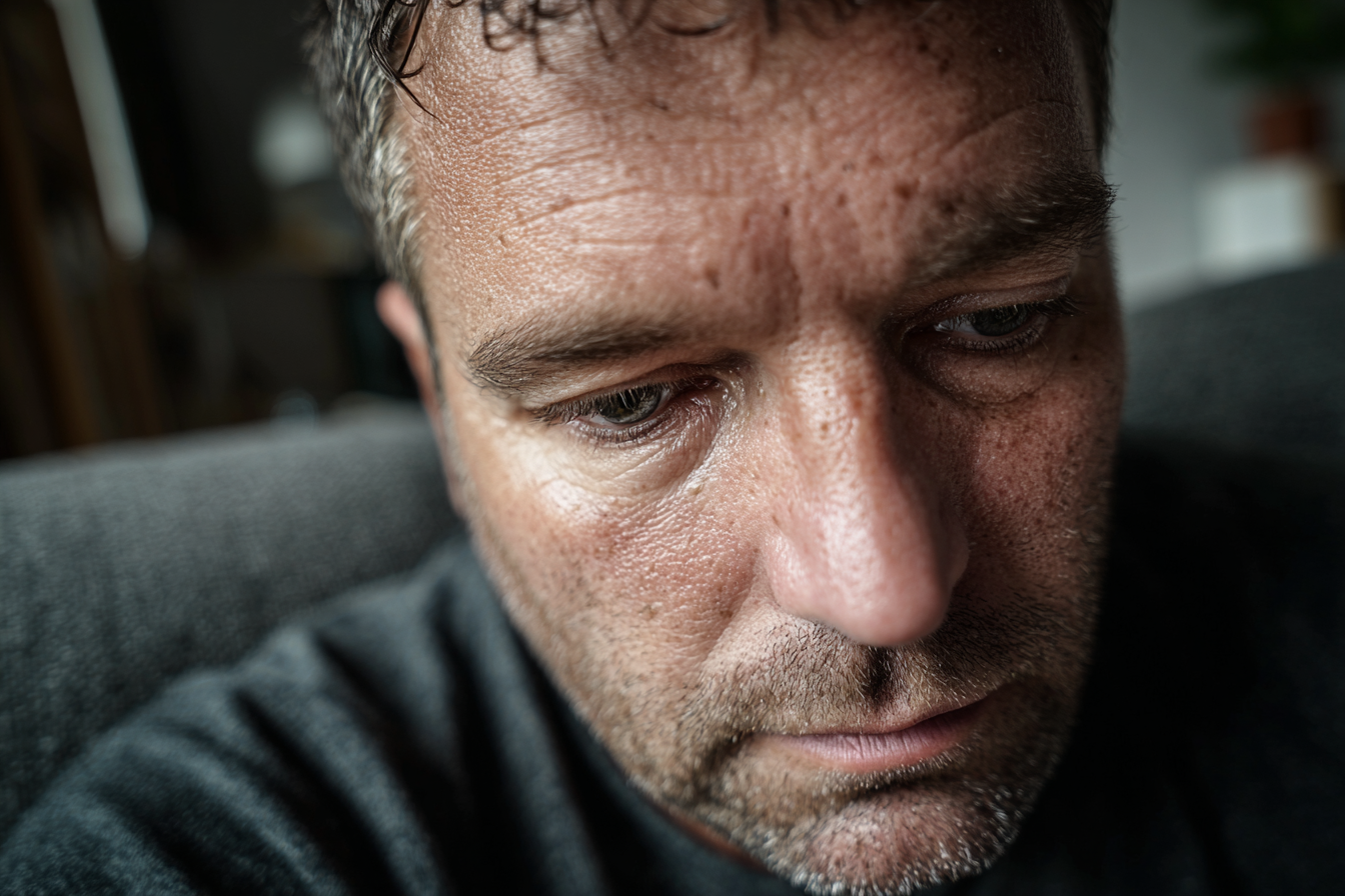 A man looking down | Source: Pexels