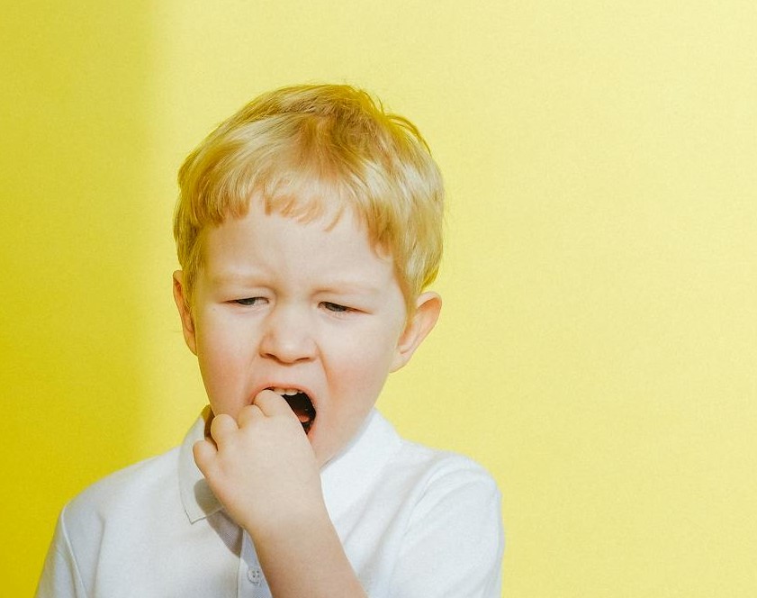 A boy opening his mouth | Source: Pexels