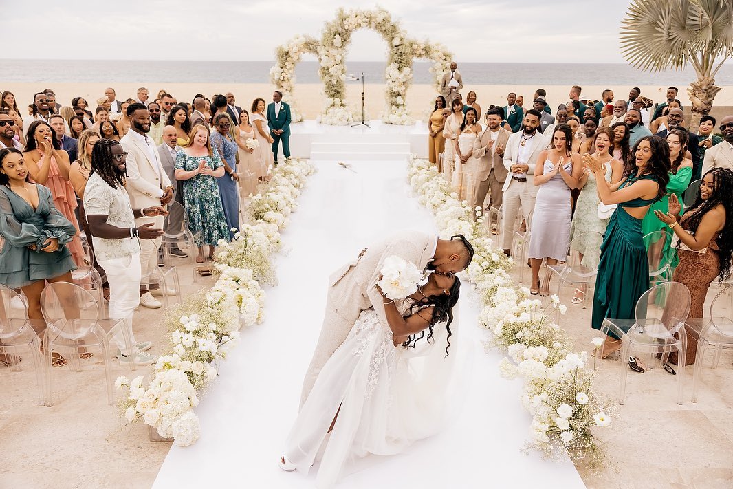 Simone Biles and Jonathan Owens kissing during their wedding, from a post dated May 8, 2023 | Source: Instagram/jowens