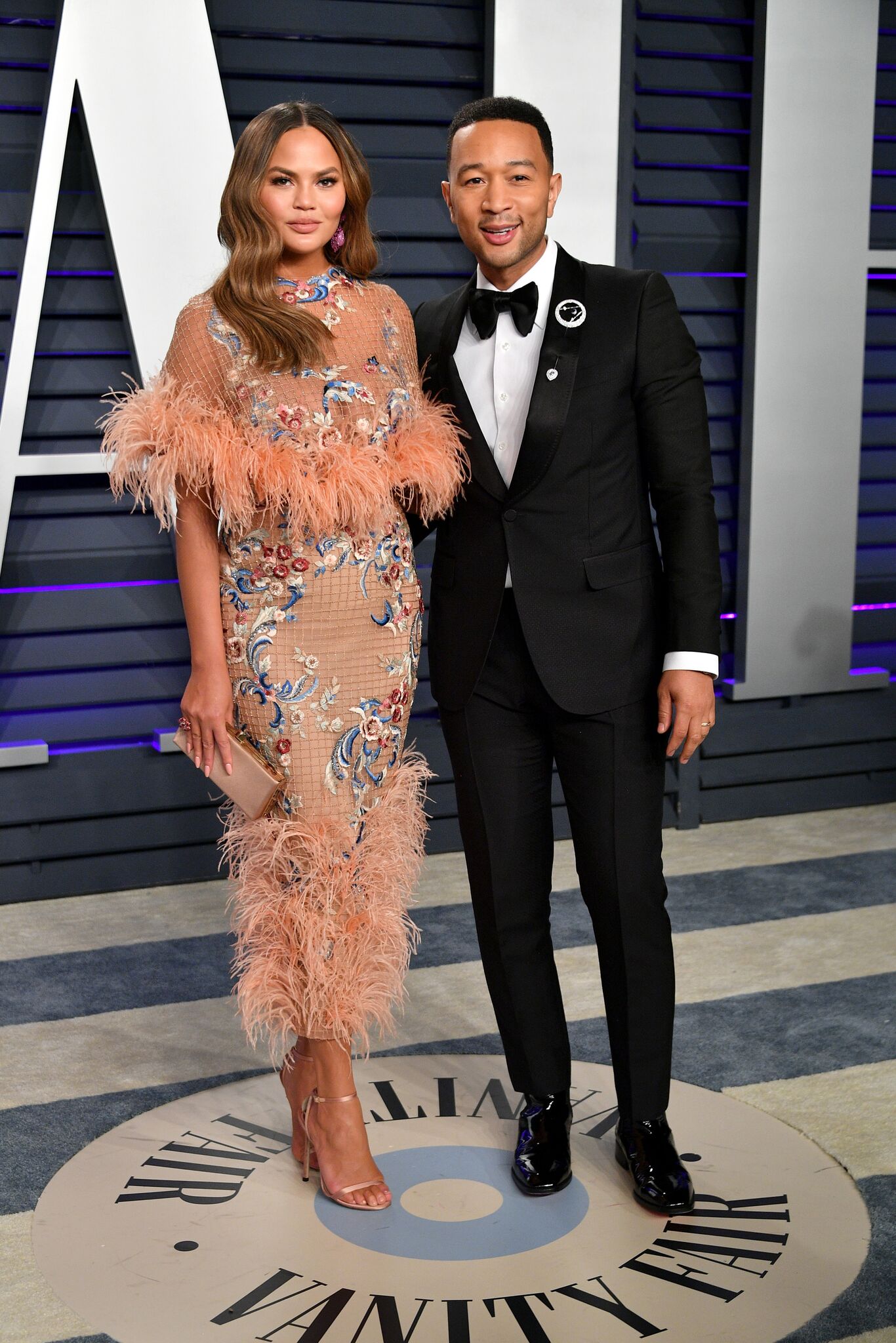 Chrissy Teigen (L) and John Legend attend the 2019 Vanity Fair Oscar Party hosted by Radhika Jones at Wallis Annenberg Center for the Performing Arts on February 24, 2019 | Photo: Getty Images