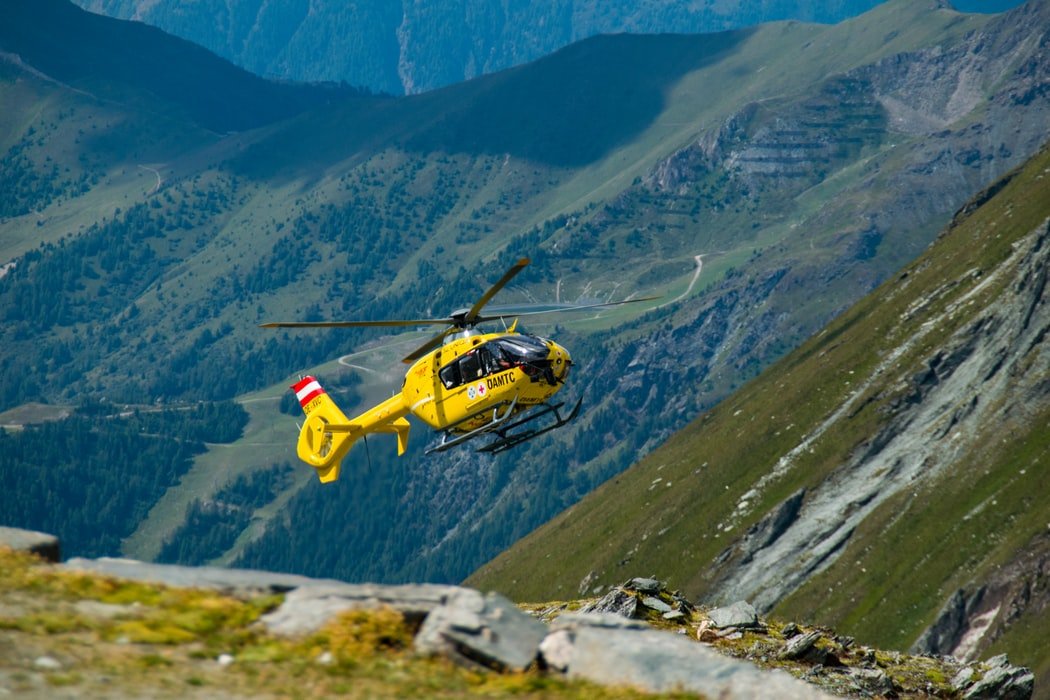 A search and rescue helicopter on a mission | Photo: Unsplash