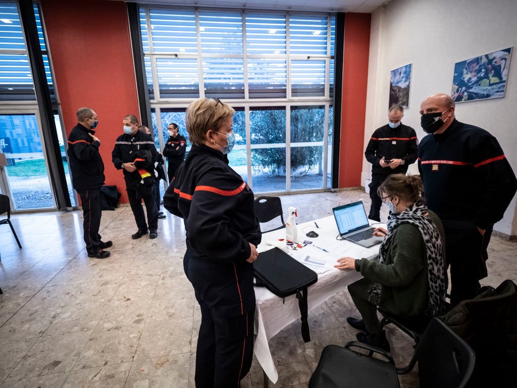 Des pompiers dans leur caserne | photo : Getty Image