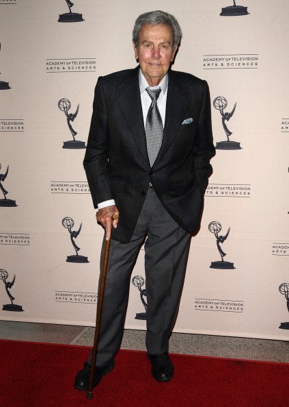 Actor Mike Connors attends "Primetime TV Crimefighters" at Leonard H. Goldenson Theatre on November 1, 2010 in North Hollywood, California | Photo: Getty Images