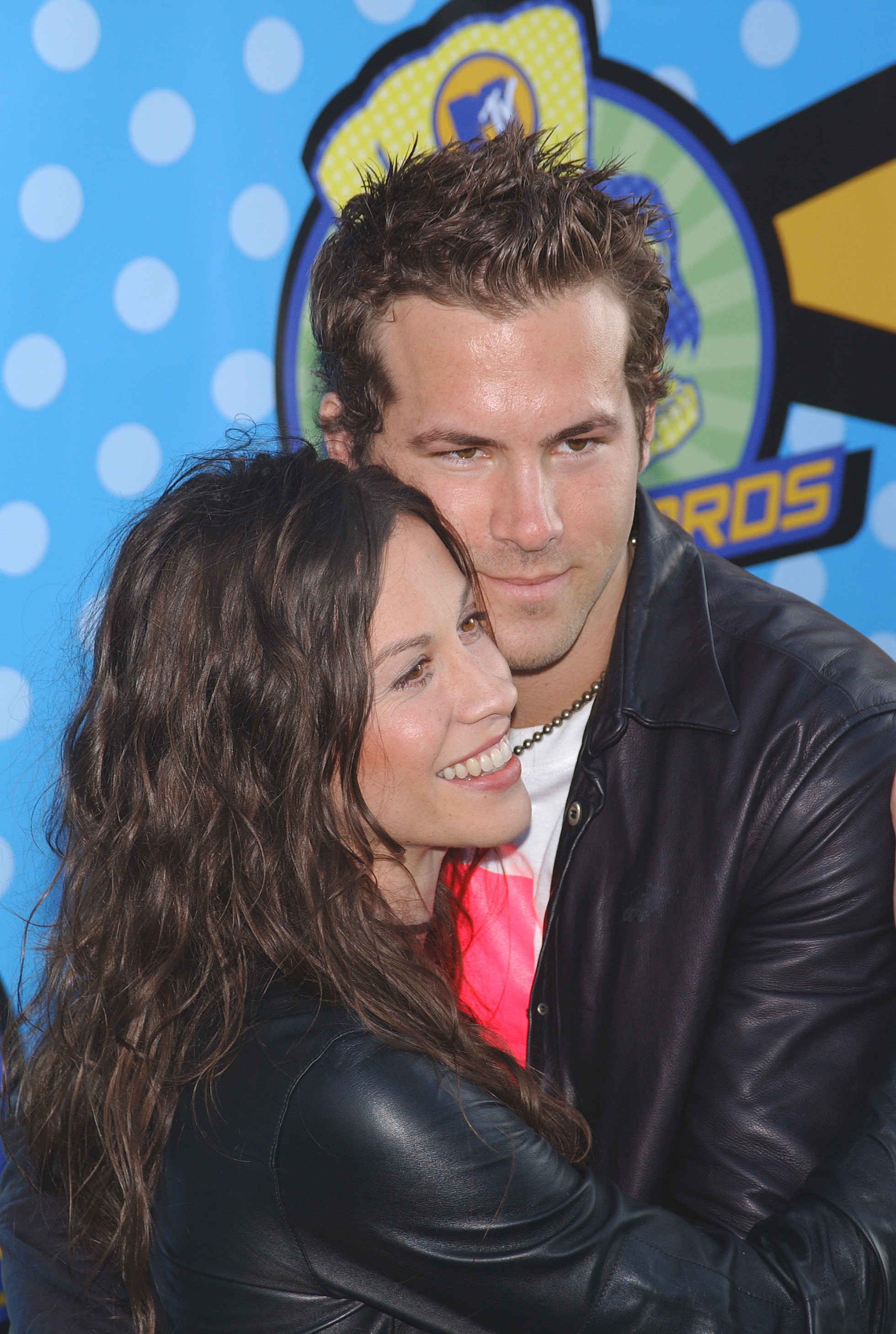 Ryan Reynolds and Alanis Morissette arriving at the MTV 2003 Movie Awards, on May 31, 2003.| Source: Getty Images