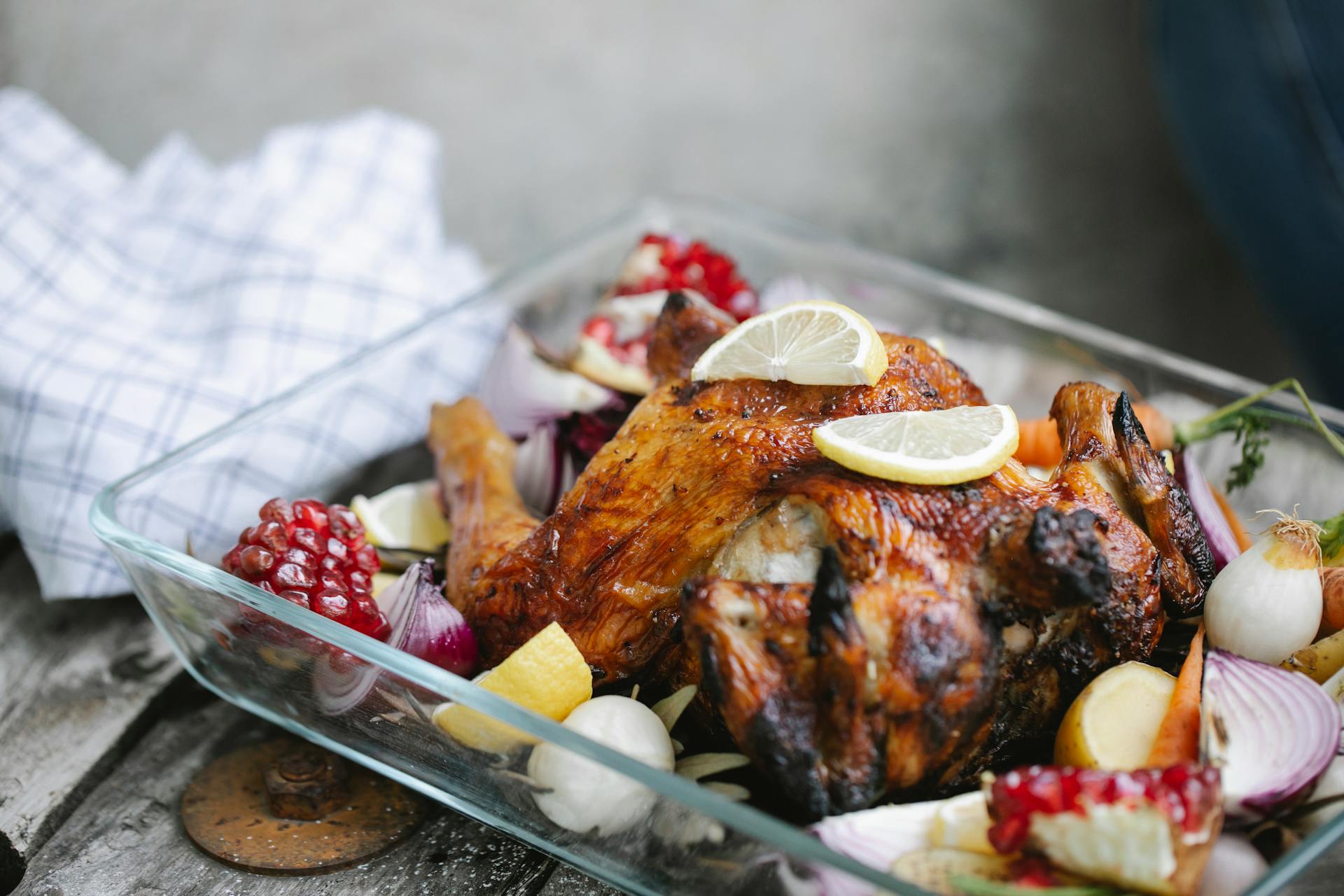 Roasted chicken with vegetables | Source: Pexels