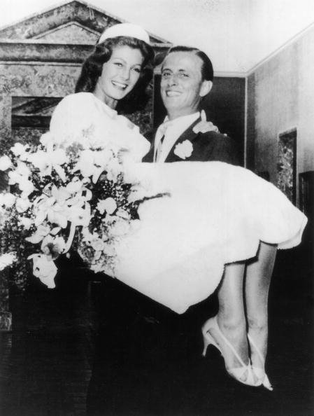 Hans Heinrich von Thyssen-Bornemisza (1912 - 2002) con Fiona Campbell-Walter en Lugano, después de su boda en Castagnola 17 de septiembre de 1956. | Foto: Getty Images