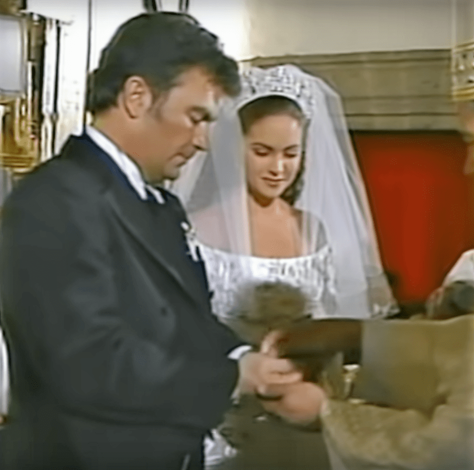 Lucero y Manuel Mijares el día de su boda. | Fuente: YouTube/Historias Engarzadas