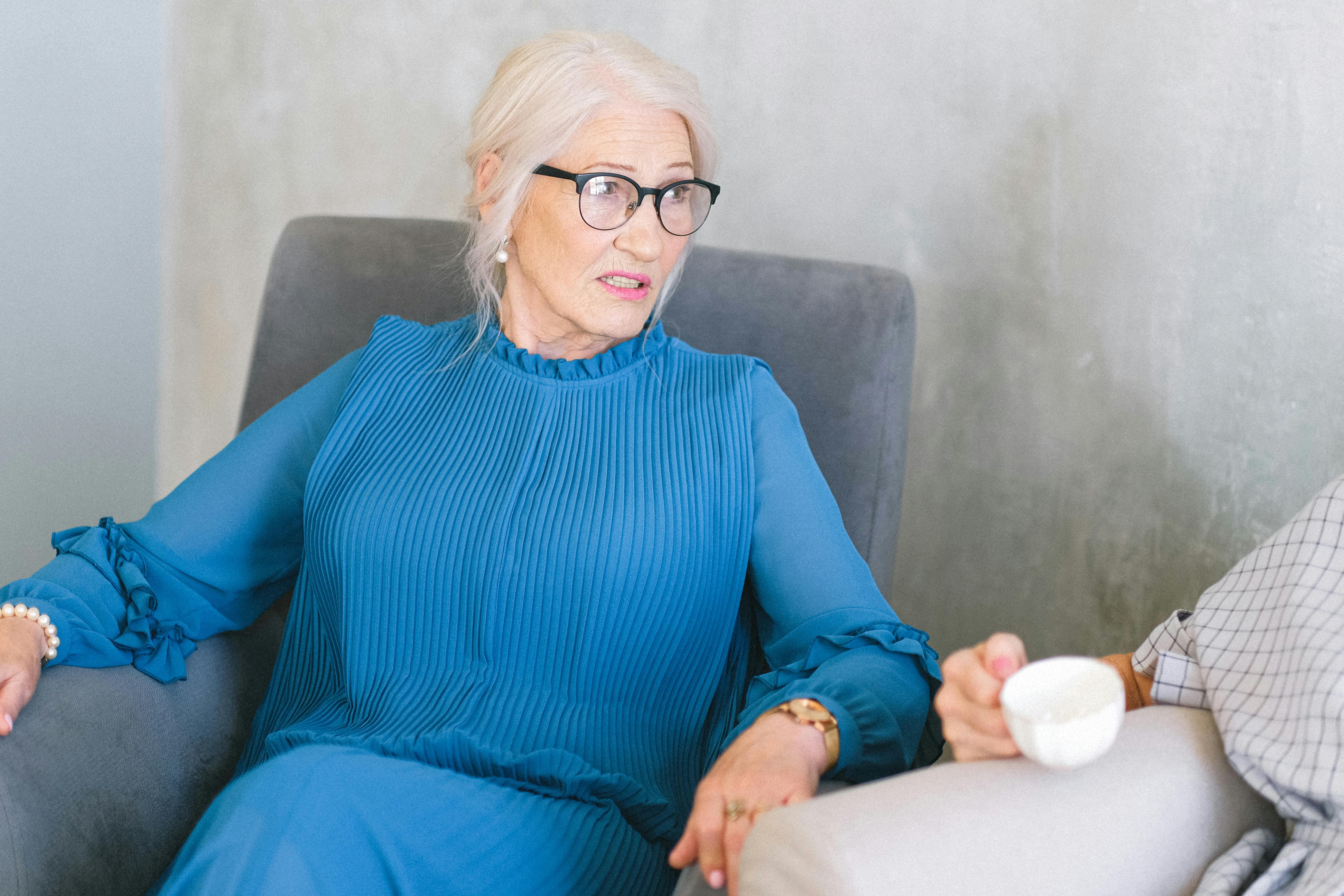 An unhappy older woman | Source: Pexels