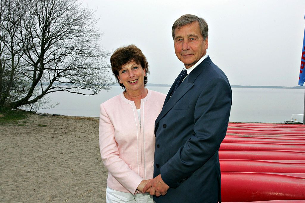 Wolfgang Clement Und Ehefrau Karin Bei Der Benefiz-Gala Anlässlich 5 Jahre Land Fleesensee Und 50 Jahre Sos Kinderdörfer Im Radisson Sas Schlosshotel Am 300405 (Photo by Franziska Krug)| Quelle: Getty Images