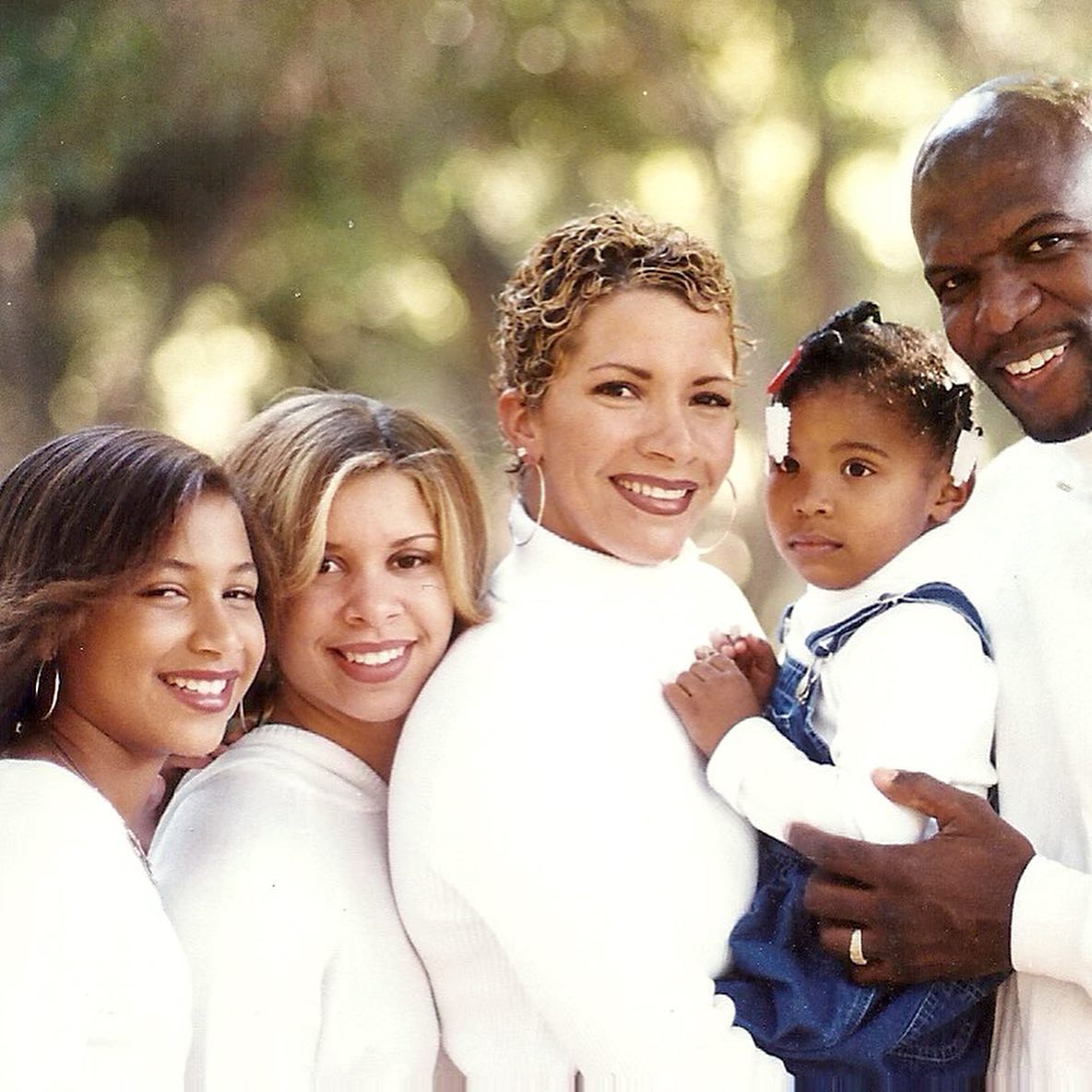 Terry and Rebecca Crews with three of their daughters, dated November 14, 2022 | Source: Facebook/realterrycrews