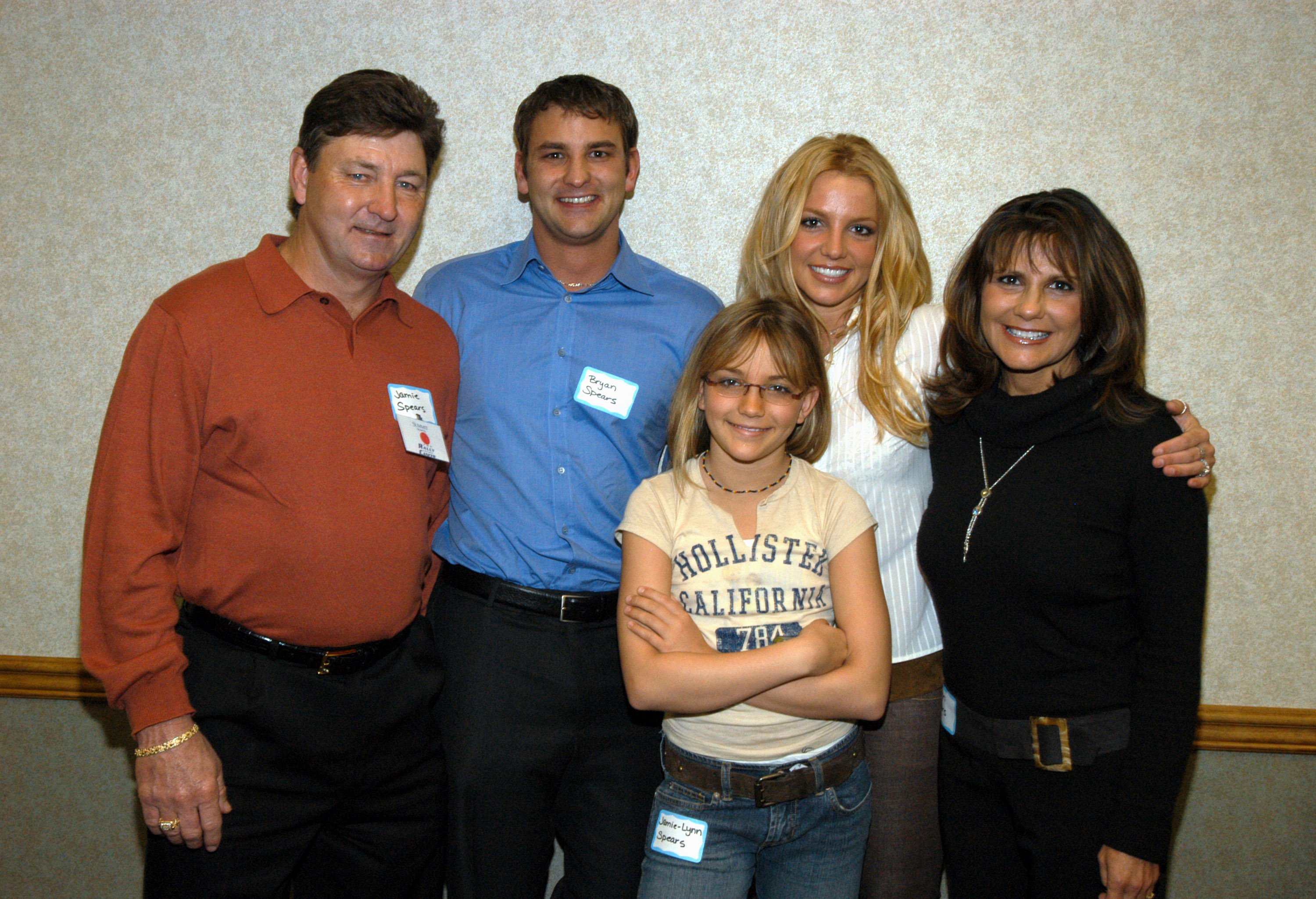 Jamie Spears, Bryan Spears, Jamie-Lynn Spears, Britney Spears, and Lynne Spears are pictured on March 2, 2003. | Source: Getty Images