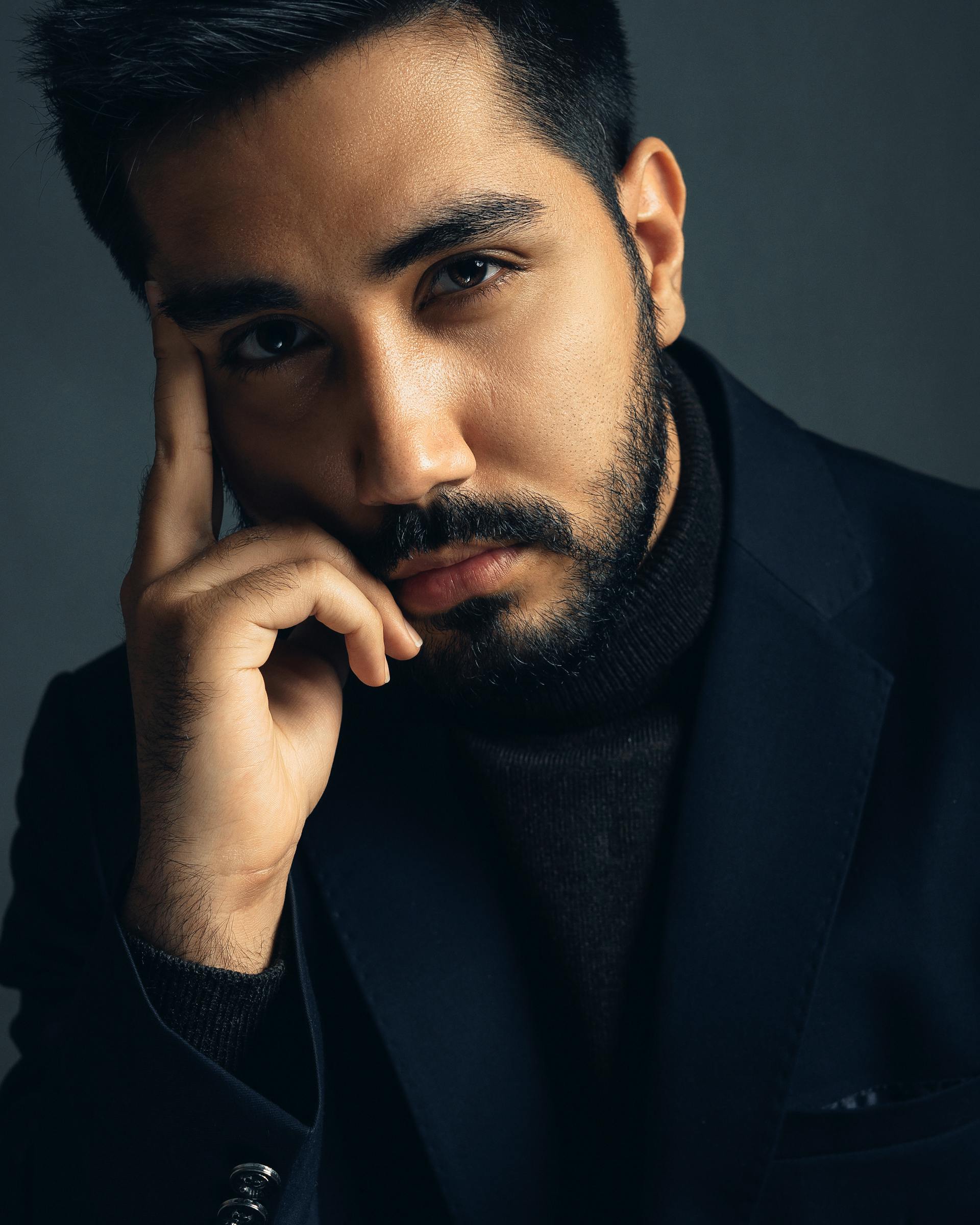 A man with a serious look | Source: Pexels