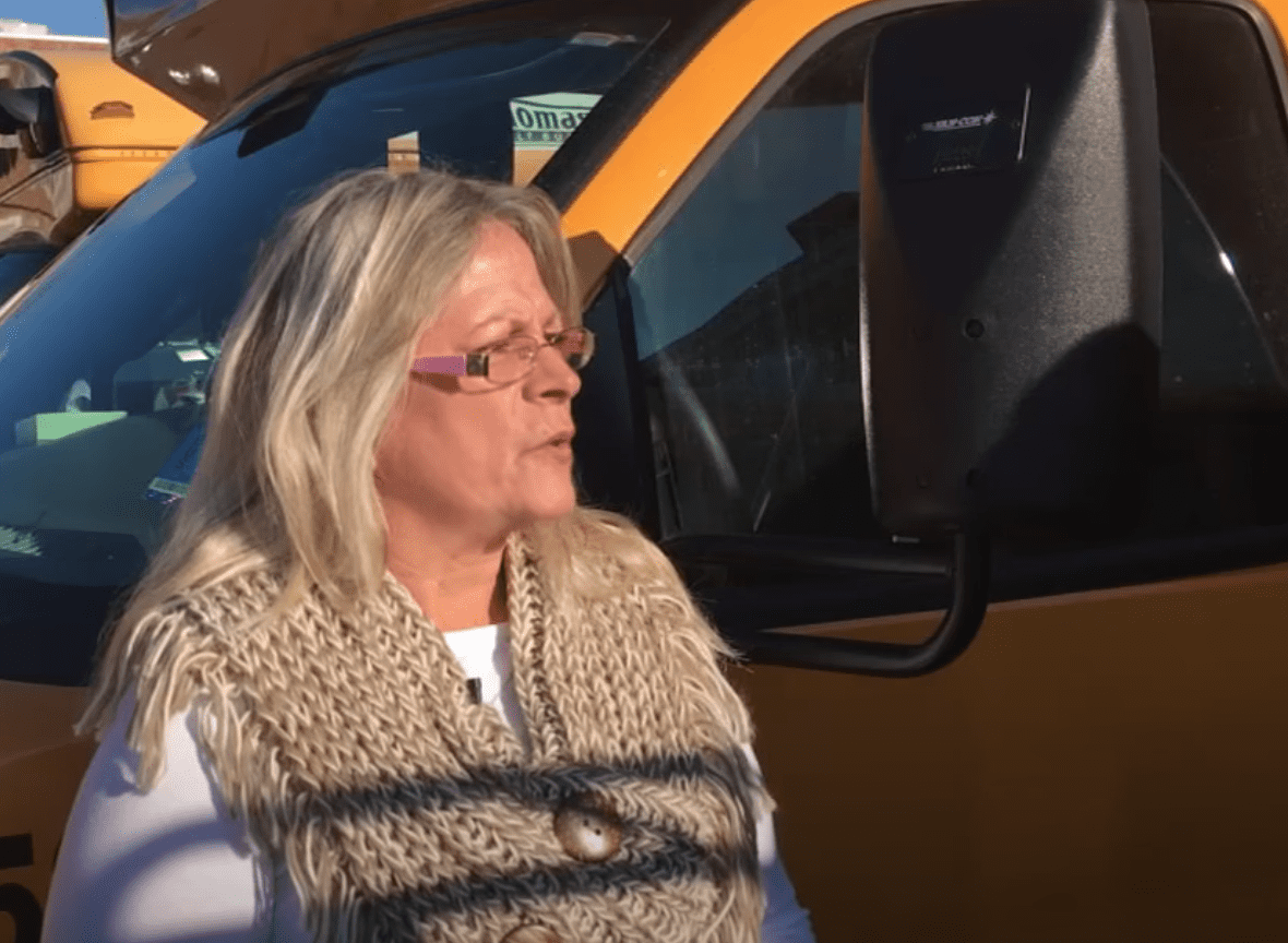 A bus driver who sent a letter home to parents informing them of their children's behavior | Photo: youtube.com/Chasing News  