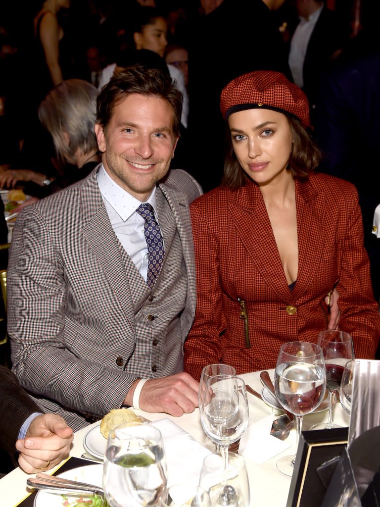 Bradley Cooper und Irina Shayk nehmen an der jährlichen Preisgala des National Board of Review in der Cipriani 42nd Street in New York City teil. (Foto von Jamie McCarthy) | Quelle: Getty Images Bradley Cooper und Irina Shayk nehmen an der jährlichen Preisgala des National Board of Review in der Cipriani 42nd Street in New York City teil. (Foto von Jamie McCarthy) | Quelle: Getty Images