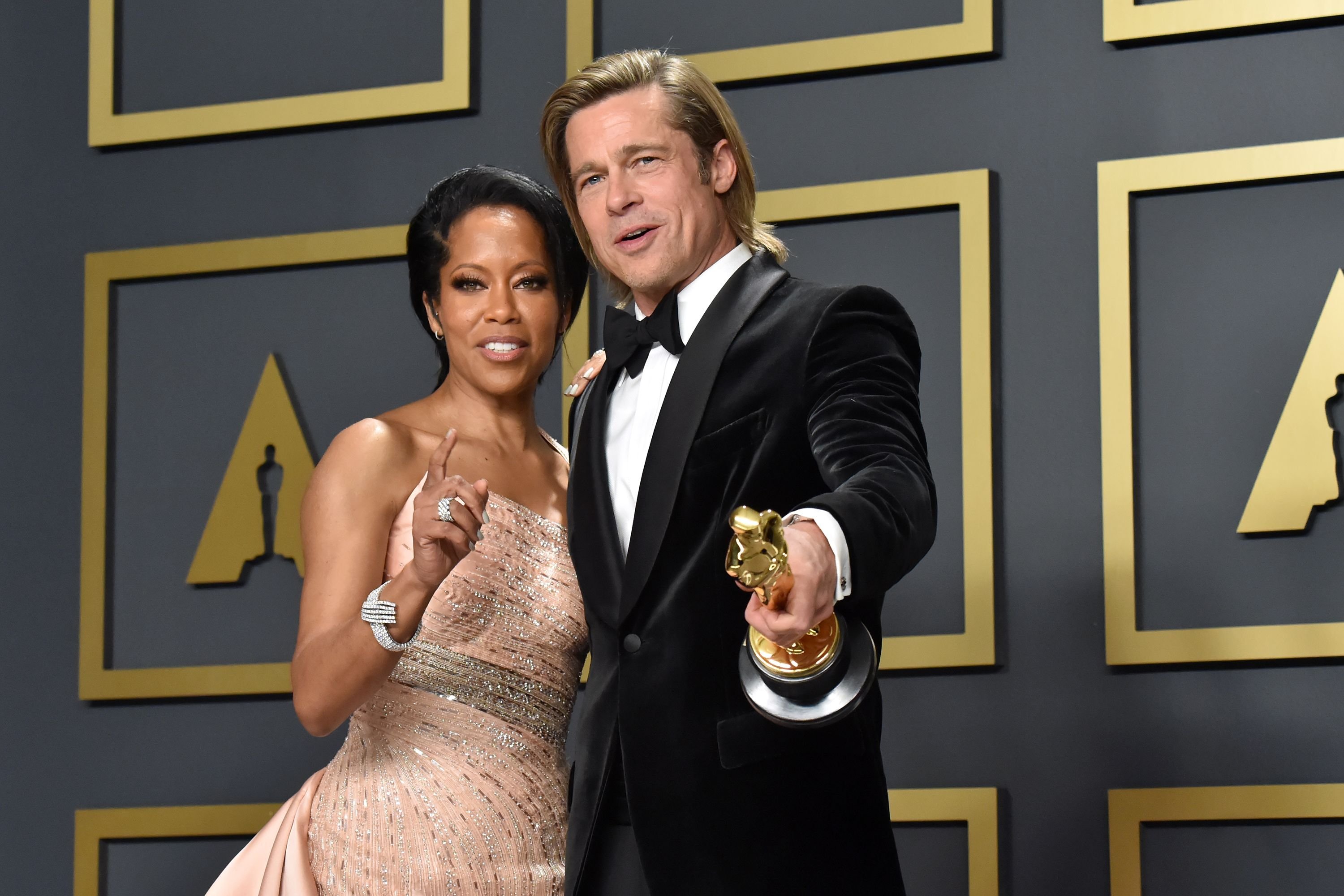 Regina King and Brad Pitt, winner of the Actor in a Supporting Role award for “Once Upon a Time…in Hollywood,” pose in the press room during the 92nd Annual Academy Awards, Febrary 2020| Photo: Getty Images
