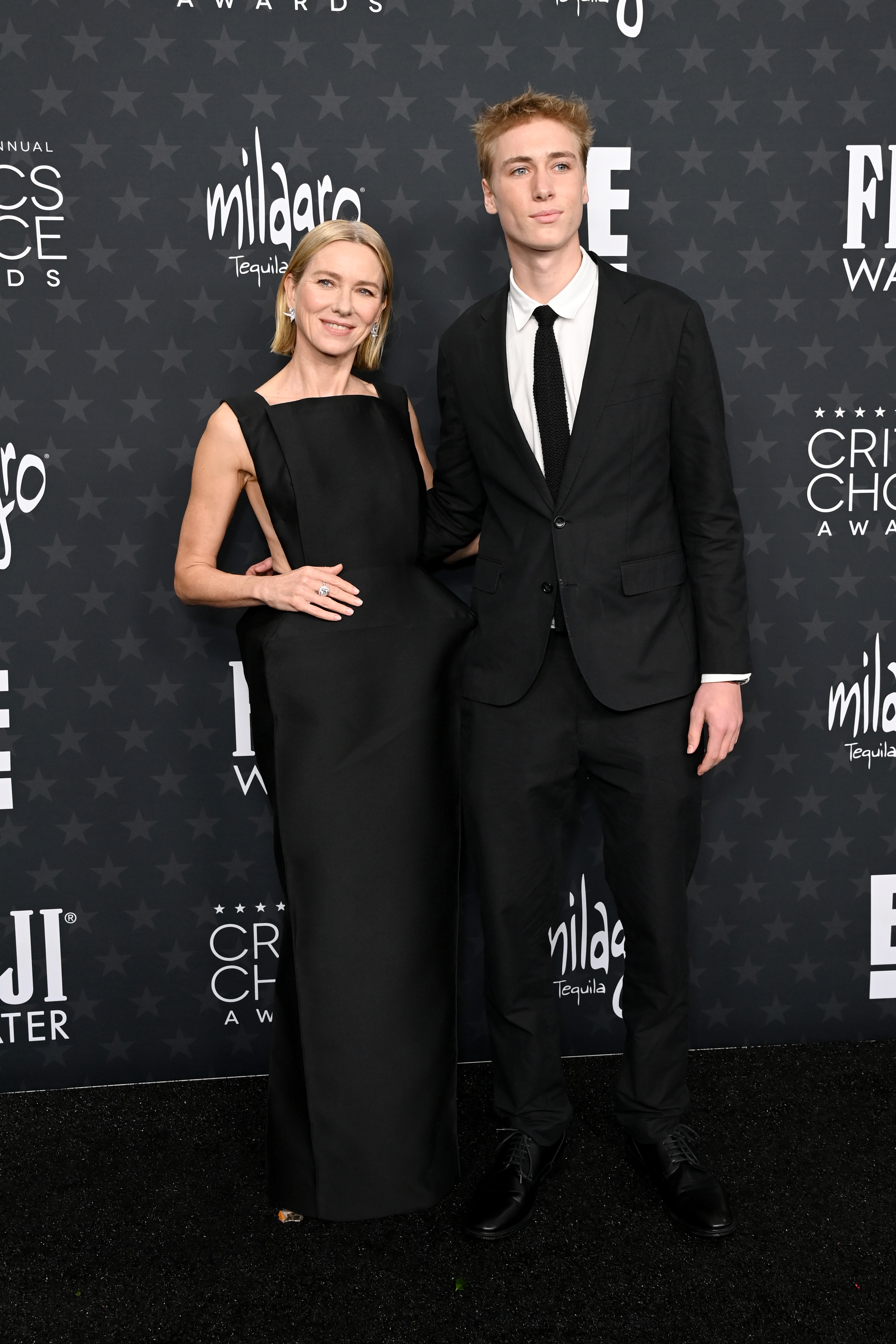 Naomi Watts and Sasha Schreiber at the 30th Annual Critics Choice Awards on February 7, 2025, in Santa Monica, California. | Source: Getty Images