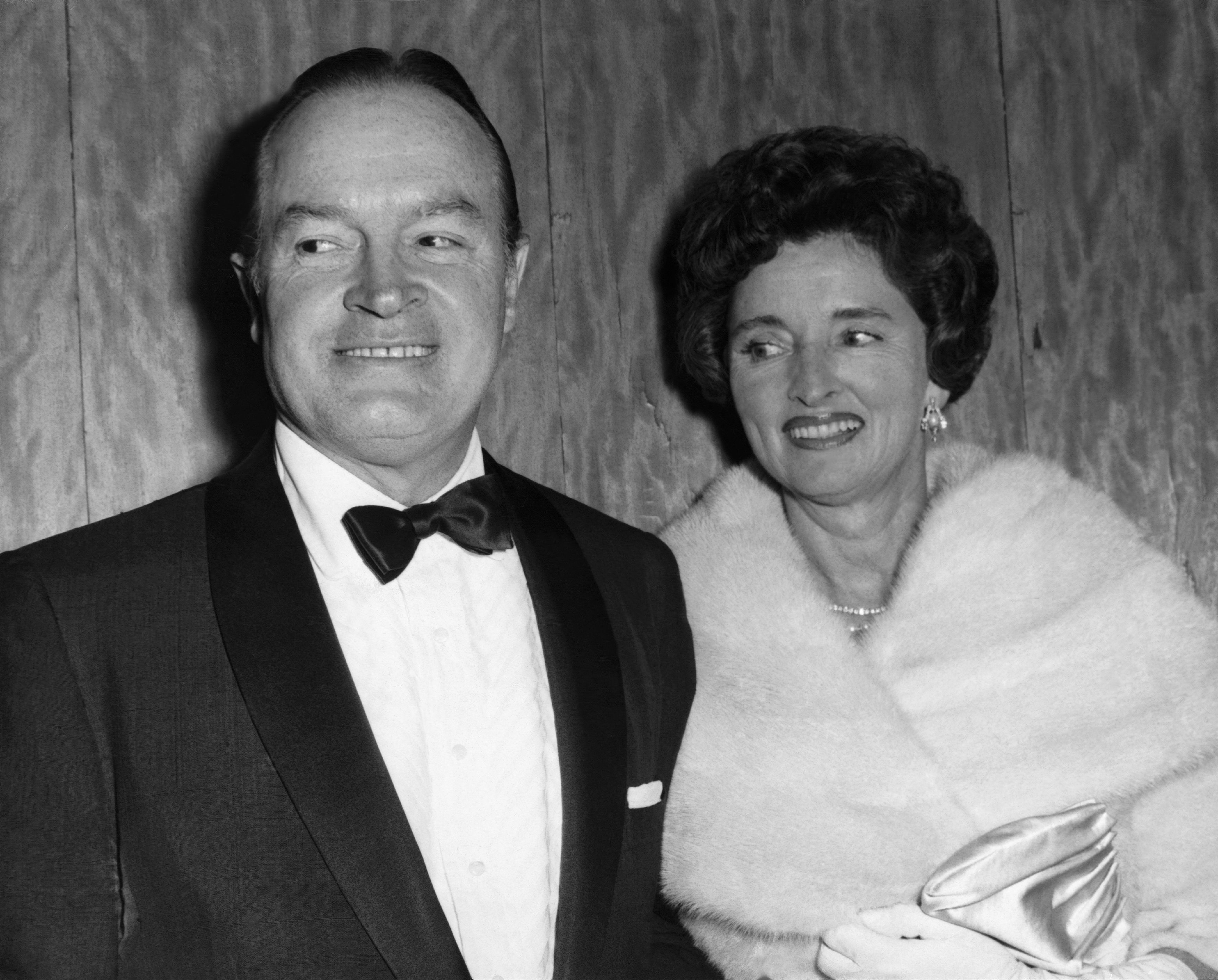 Bob Hope and Dolores Hope at the Warner Theatre in London on September 15, 1961 | Source: Getty Images