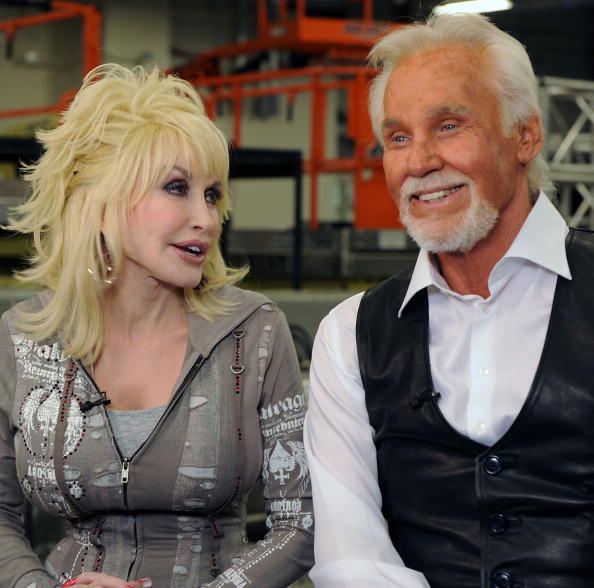 Dolly Parton and Kenny Rogers at Foxwoods on April 10, 2010 in Ledyard Center, Connecticut. | Photo: Getty Images