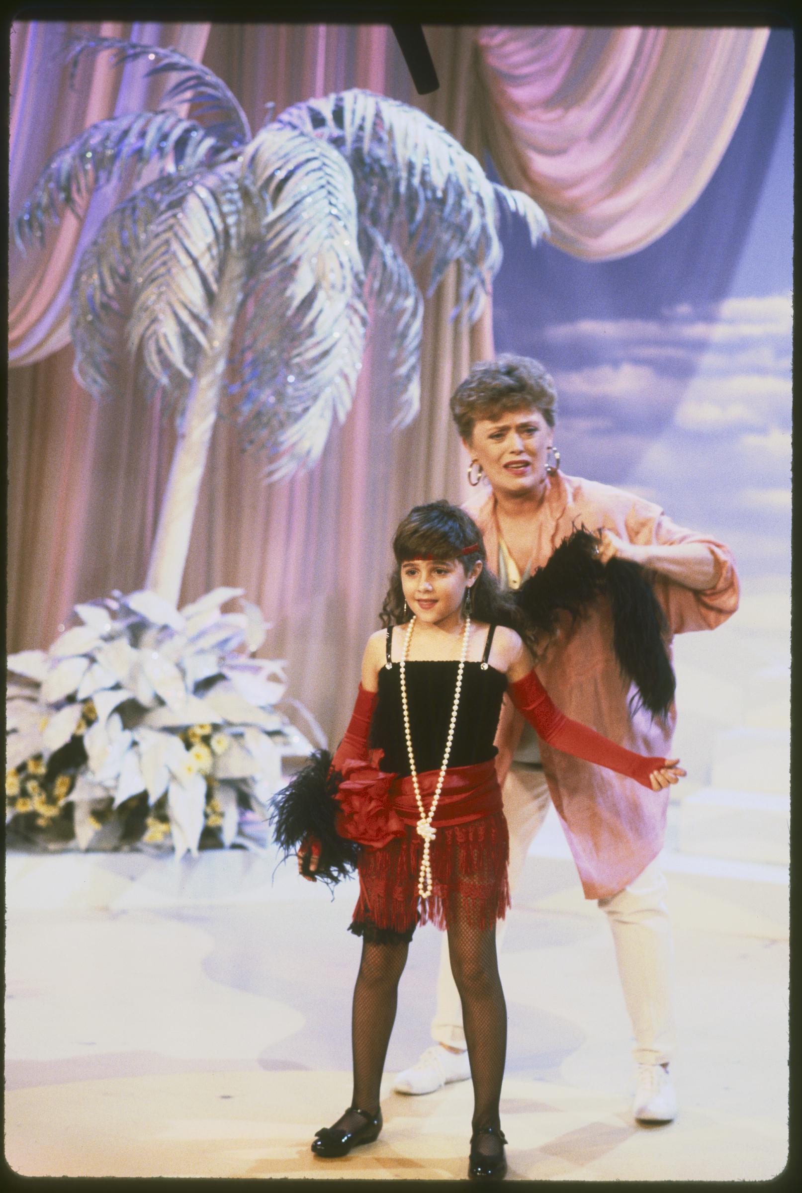 Rue McClanahan and the child star on "The Golden Girls" in 1992. | Source: Getty Images