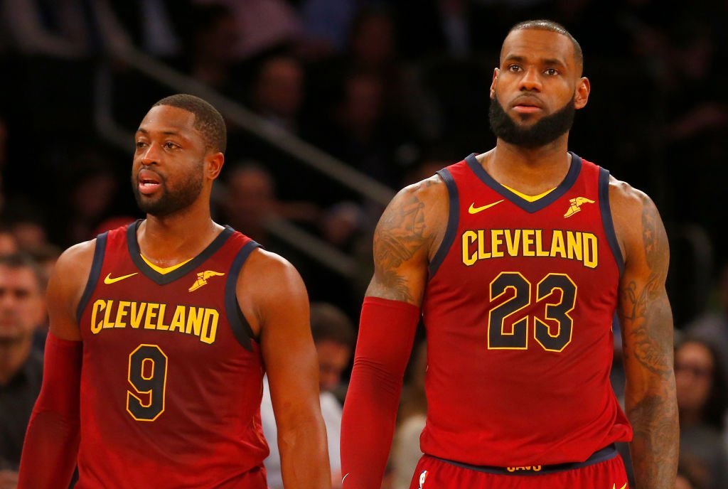 eBron James #23 and Dwyane Wade #9 of the Cleveland Cavaliers look on against the New York Knicks at Madison Square Garden | Photo: Getty Images