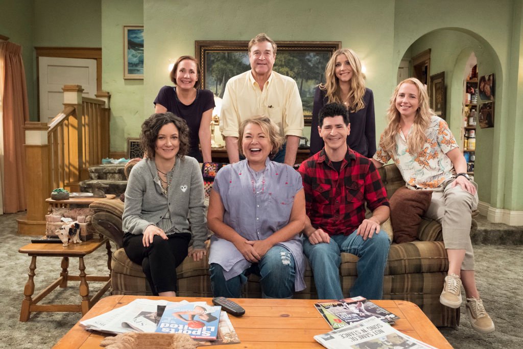 Roseanne Barr and other cast members in a promotional photo for sitcom series "Roseanne." | Photo: Getty Images