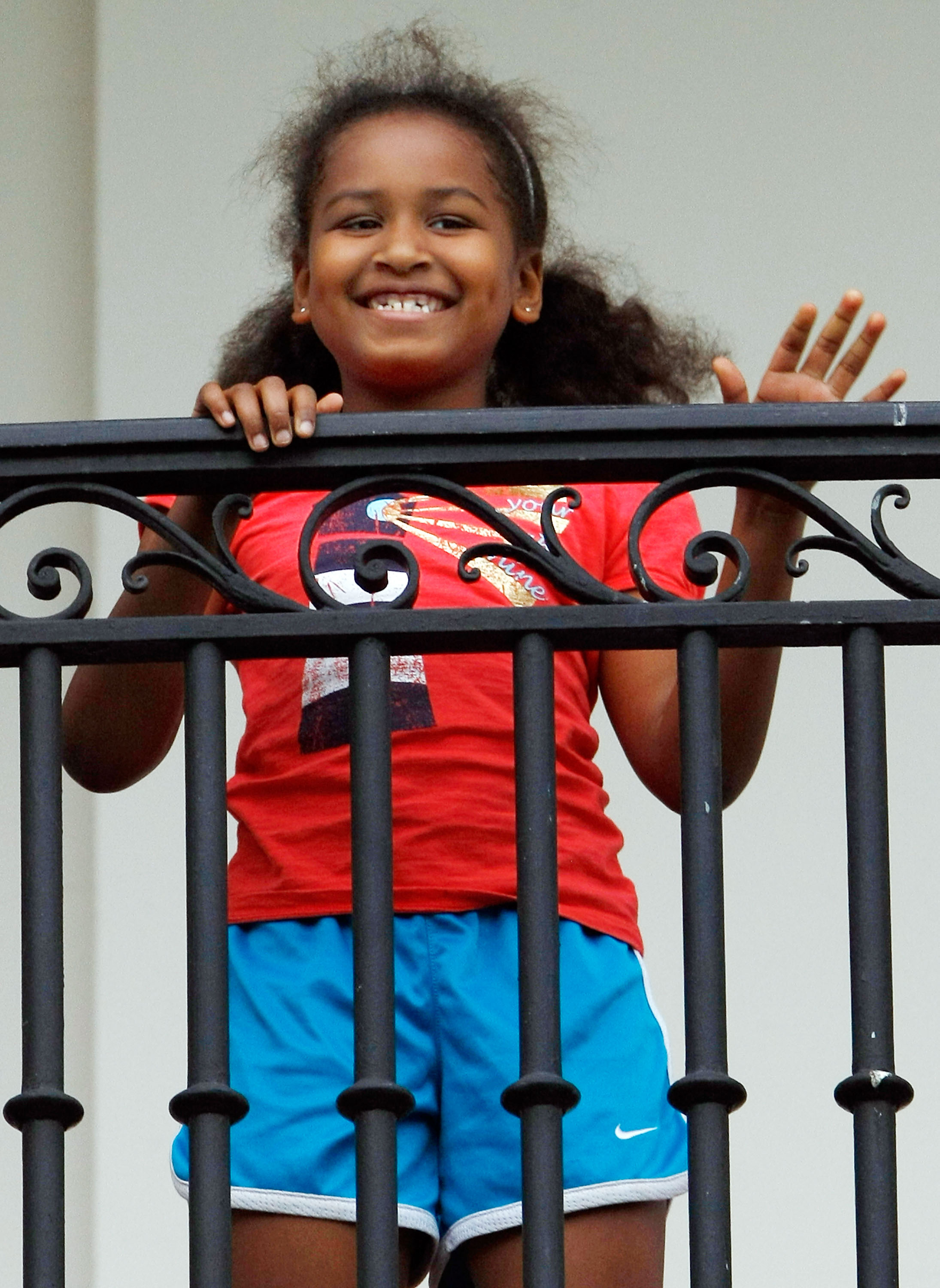 Sasha Obama waves to Barack Obama after he came back from a trip in Washington, D.C. on May 14, 2009. | Source: Getty Images