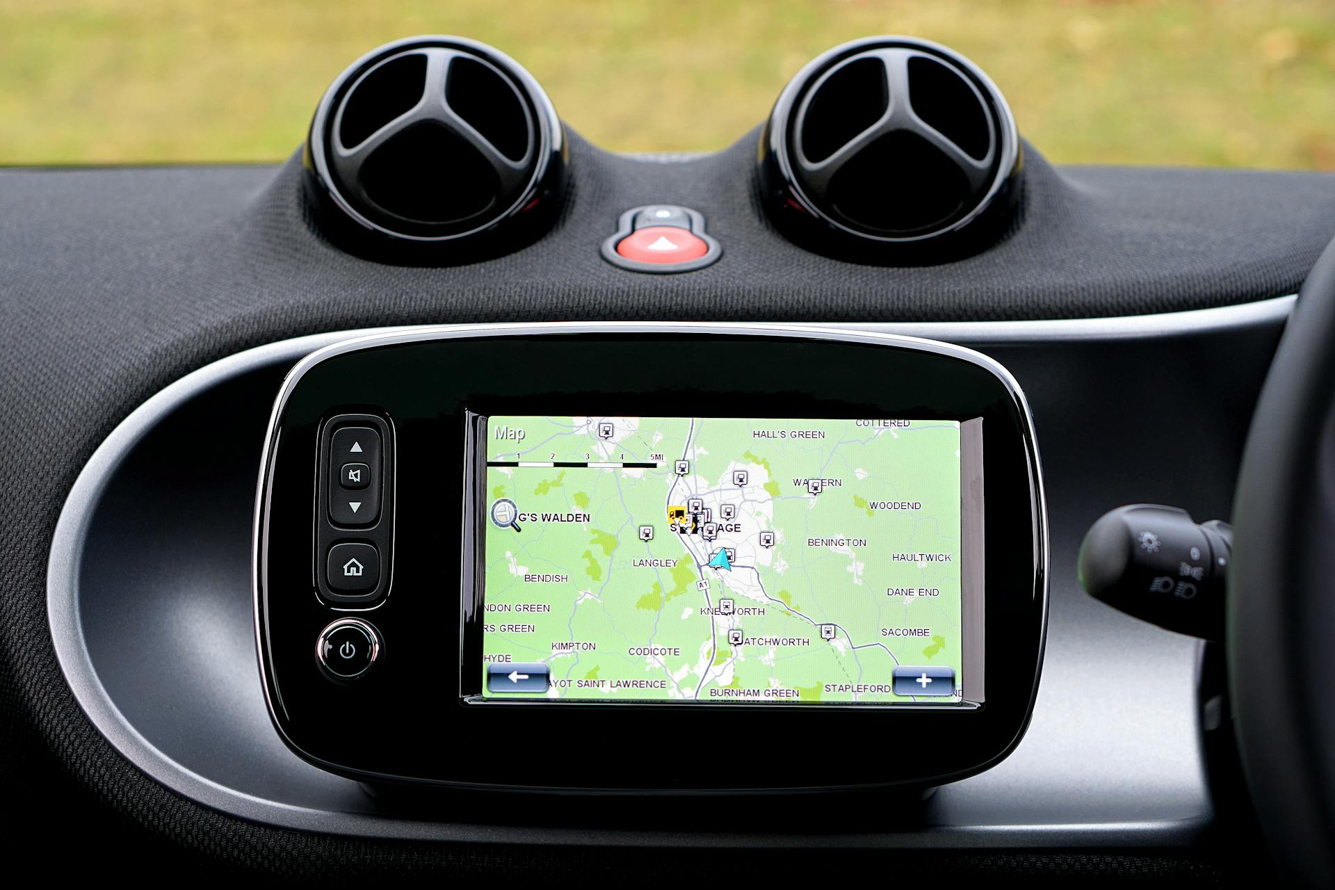 A turned-on black GPS monitor | Source: Pexels
