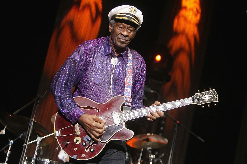 Chuck Berry performs at the 'Les Legendes Du Rock and Roll' concert at the Zenith on November 14, 2008 | Photo: Getty Images