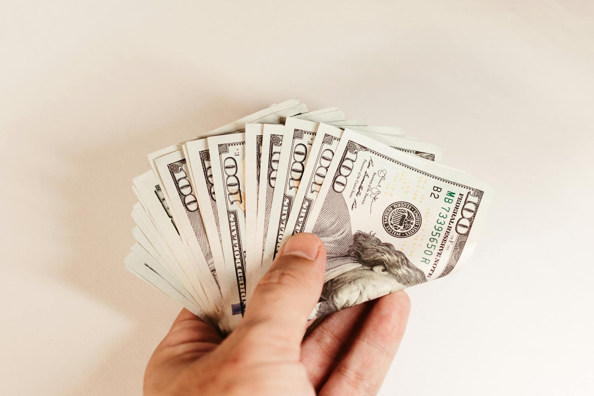 A person holding money | Source: Pexels