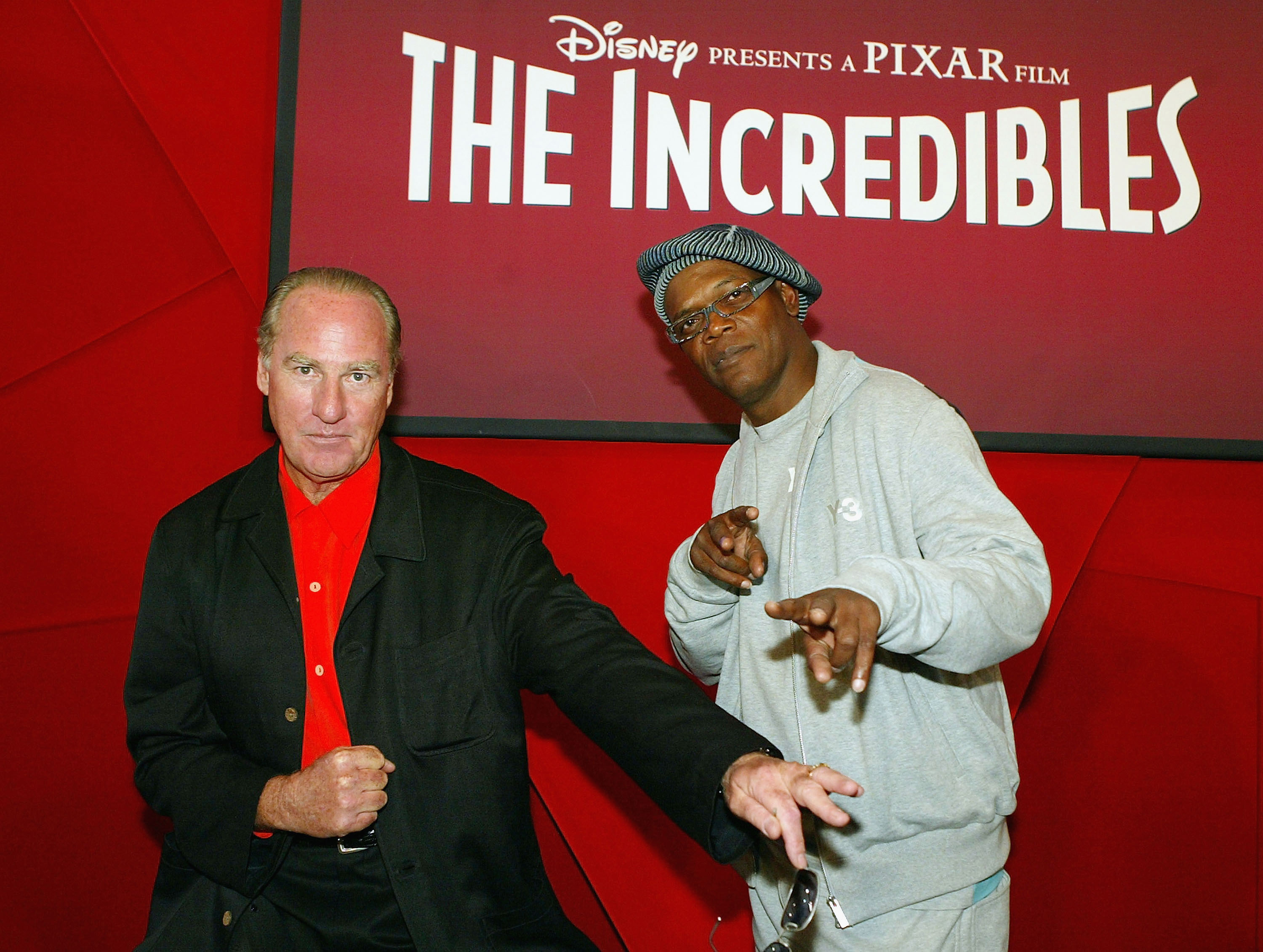 Craig T. Nelson and Samuel L. Jackson arrive at the premiere of "The Incredibles," 2004 | Source: Getty Images