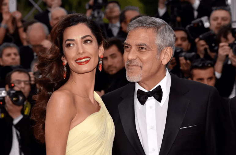George Clooney und seine Frau Amal Clooney besuchen die "Money Monster"-Premiere während der 69. jährlichen Filmfestspiele von Cannes im Palais des Festivals am 12. Mai 2016 in Cannes, Frankreich. | Quelle: Getty Images
