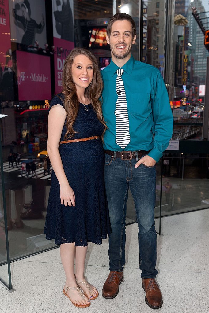 Jill Duggar Dillard and husband Derick Dillard visit "Extra" at their New York studios. | Source: Getty Images